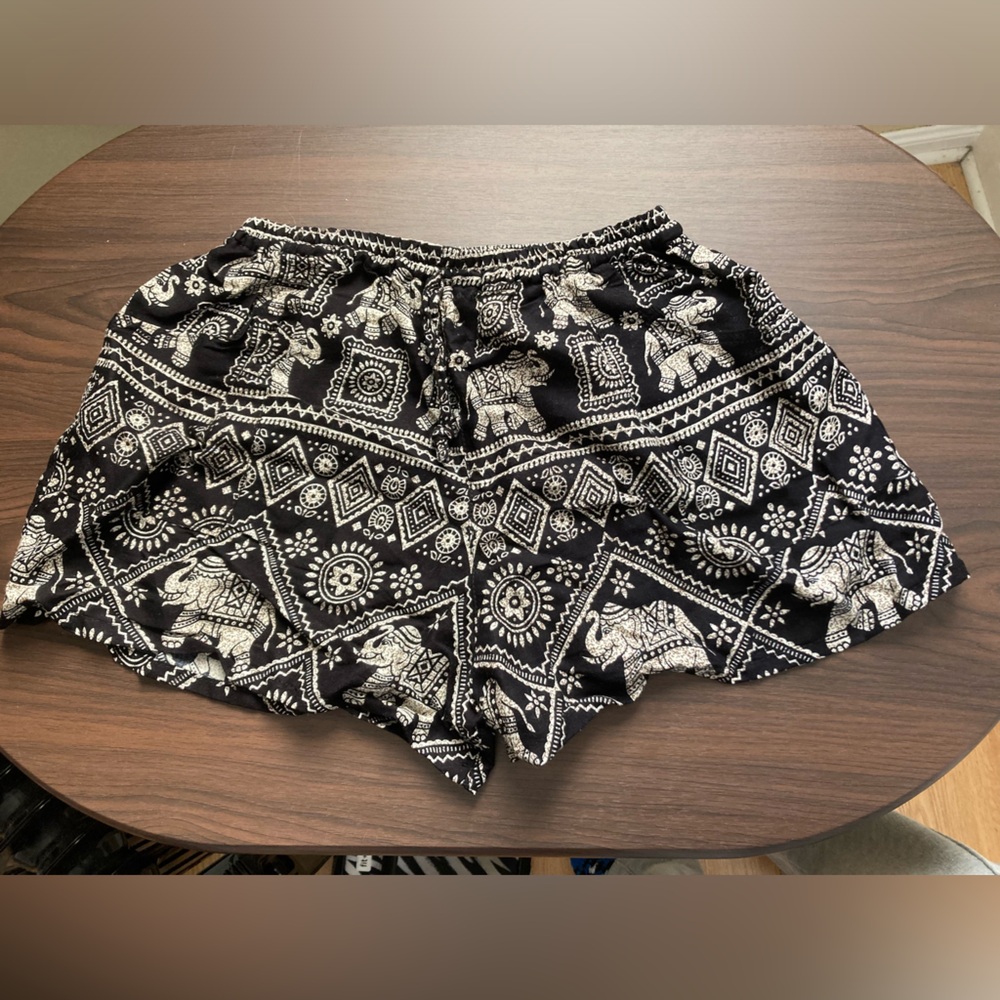 Comfy cute Thai elephant design shorts